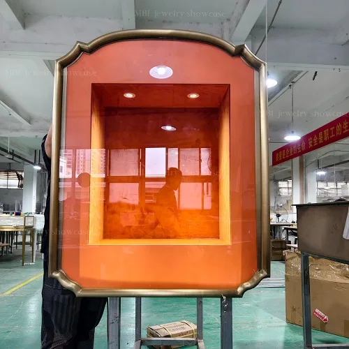 法式复古嵌入式珠宝橱窗展柜 轻奢弧形边框橙色软包玻璃展示柜 源头工厂定制