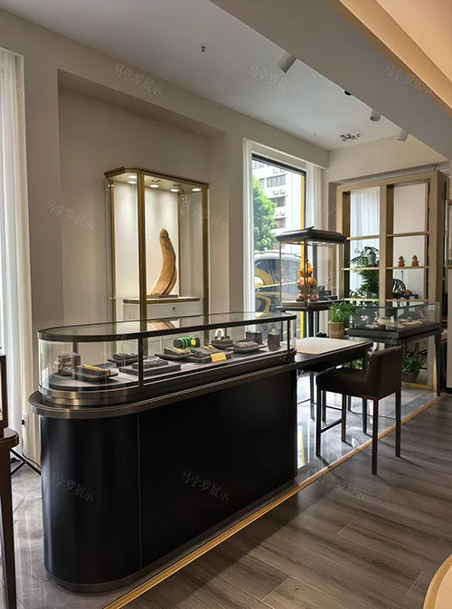 极简轻奢弧形珠宝展柜，打造高级珠宝沉浸式展示空间