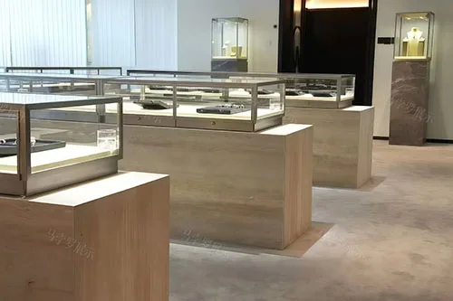 侘寂风珠宝展柜，打造低饱和质感的高级珠宝空间