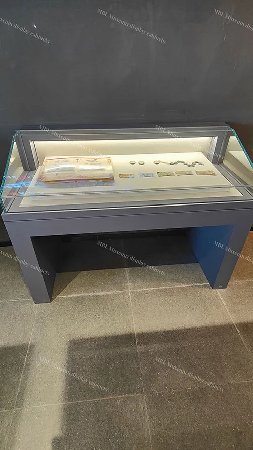 博物馆斜面式桌柜｜钱币/票据/小型文物专用低反射玻璃展示柜