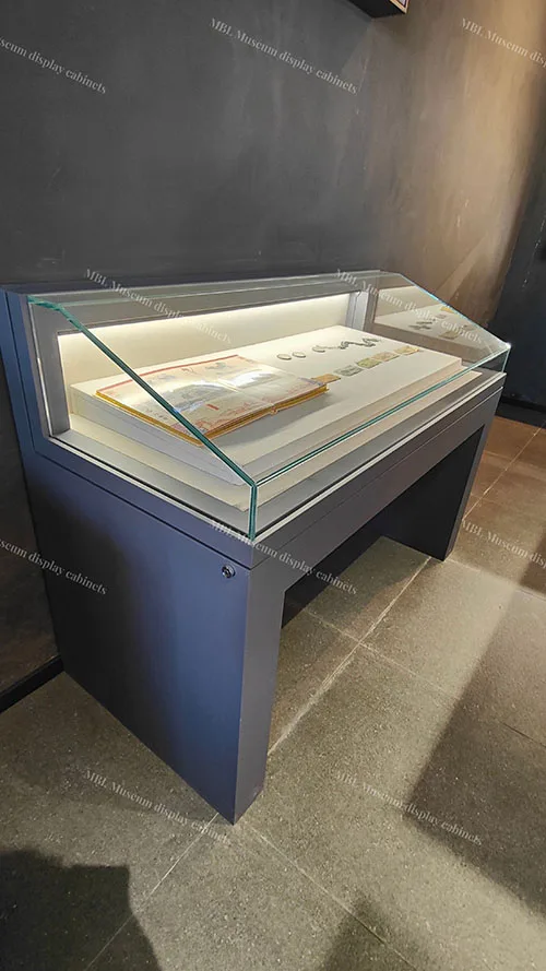 博物馆斜面式桌柜｜钱币/票据/小型文物专用低反射玻璃展示柜
