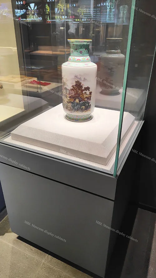 顶部矩阵照明+全密封防护 瓷器玉器专用展柜