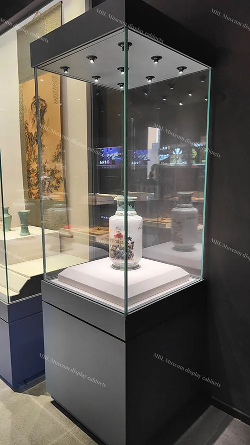 顶部矩阵照明+全密封防护 瓷器玉器专用展柜