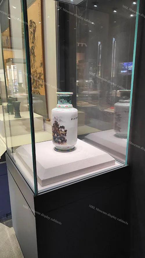 顶部矩阵照明+全密封防护 瓷器玉器专用展柜