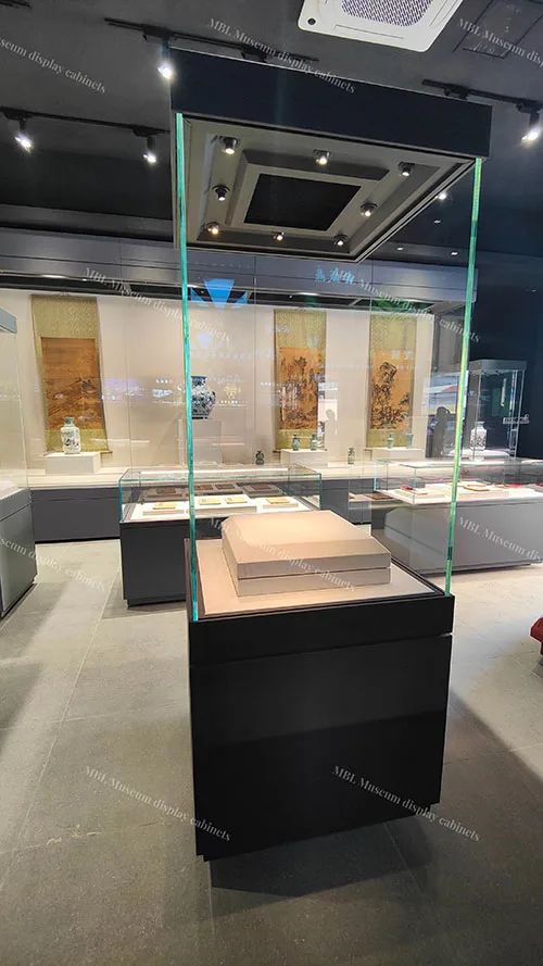 马孛罗珠宝展柜定制实拍图