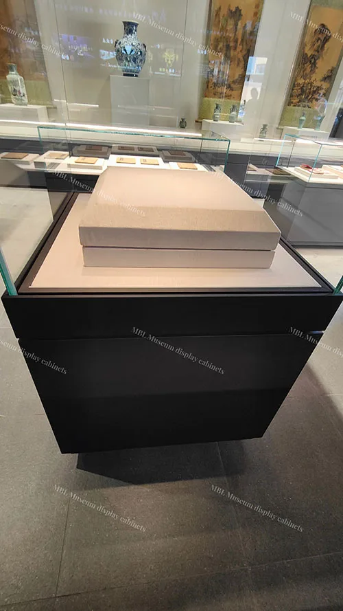 马孛罗珠宝展柜定制实拍图
