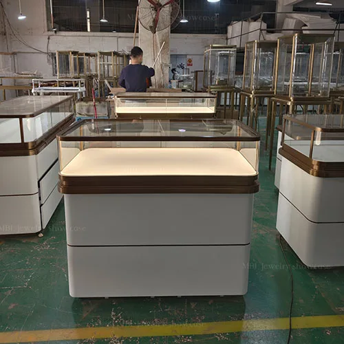 高端米白珠宝柜台 拉丝香槟金不锈钢包边展柜 首饰店定制陈列柜