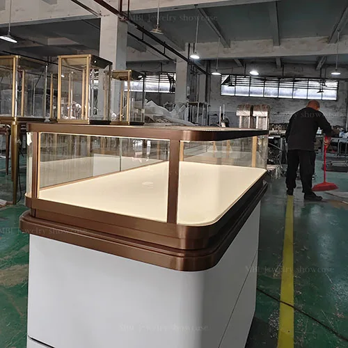 高端米白珠宝柜台 拉丝香槟金不锈钢包边展柜 首饰店定制陈列柜