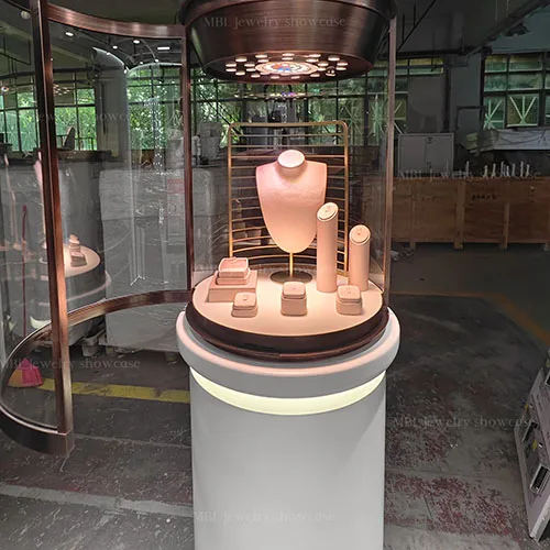 奢侈品珠宝圆柱玻璃罩展柜定制 | 高端旋转灯珠宝展示柜 | 品牌门店焦点陈列柜源头工厂