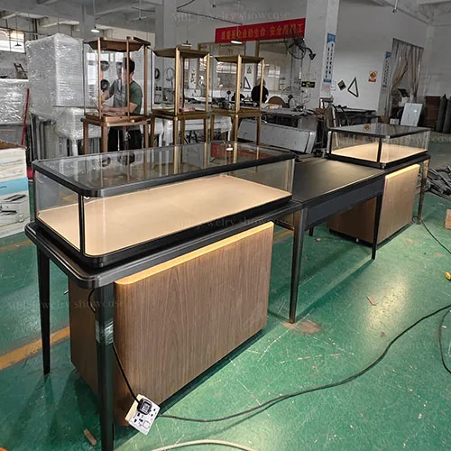 轻奢木纹珠宝柜台 黑钛金包边玻璃展柜 商场专柜成品陈列柜定做
