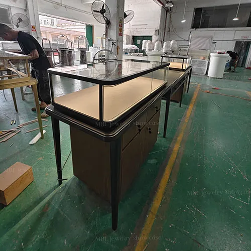 轻奢木纹珠宝柜台 黑钛金包边玻璃展柜 商场专柜成品陈列柜定做