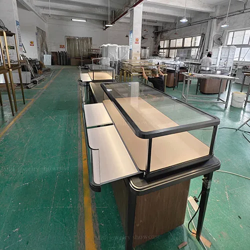 轻奢木纹珠宝柜台 黑钛金包边玻璃展柜 商场专柜成品陈列柜定做