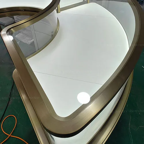 弧形组合珠宝中岛柜 解决门店陈列难题的高端首饰展柜