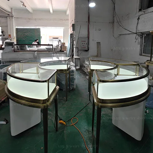弧形组合珠宝中岛柜 解决门店陈列难题的高端首饰展柜