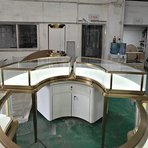 弧形组合珠宝中岛柜 解决门店陈列难题的高端首饰展柜