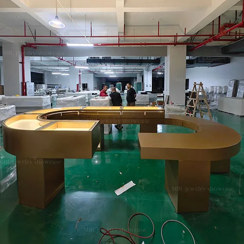 全金弧形珠宝中岛柜 打造门店轻奢感视觉中心