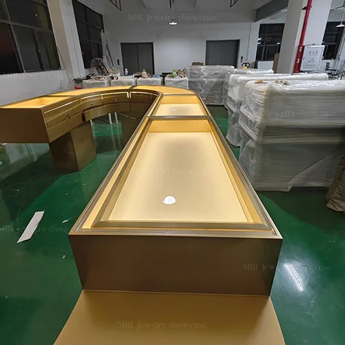 全金弧形珠宝中岛柜 打造门店轻奢感视觉中心