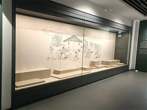 博物馆大型通柜｜全景式低反射玻璃文物展示柜 多件展品联排定制款