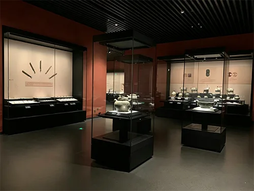 博物馆独立式高柜 四面低反射玻璃文物展柜 青铜器/陶器专用展示柜定制
