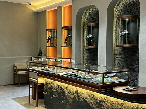 新中式风翡翠店全案落地，拉丝玫瑰金展柜定制落地